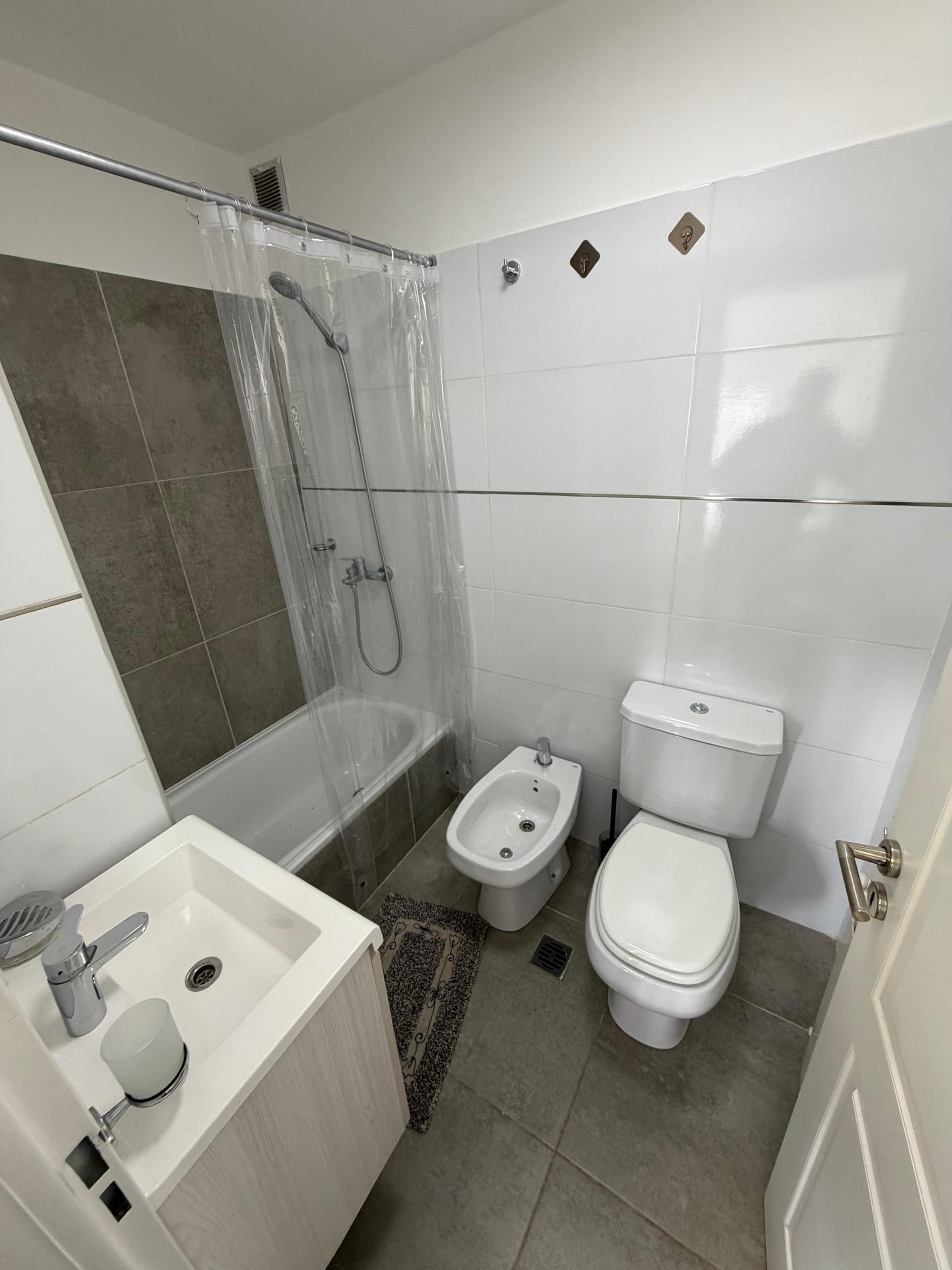 Departamento dúplex en venta de 1 dormitorio sobre calle Ambrosio Olmos 836 vista baño en suite