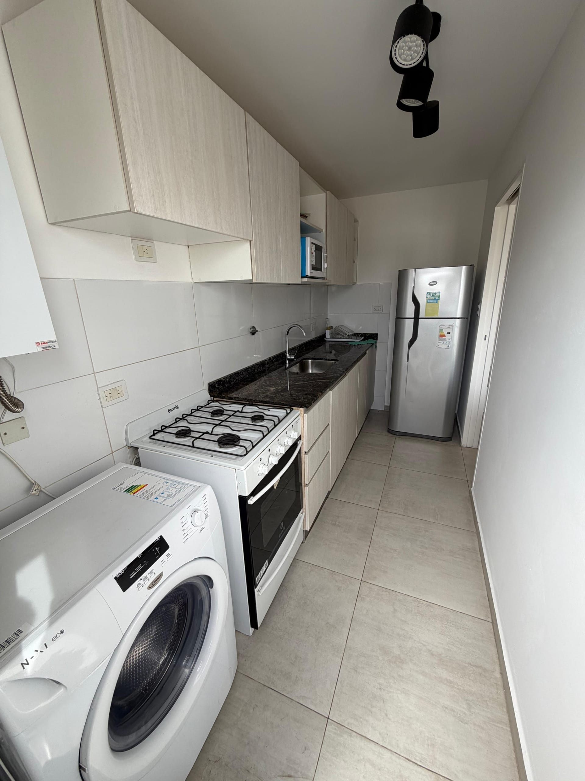 Departamento dúplex en venta de 1 dormitorio sobre calle Ambrosio Olmos 836 vista cocina adentro