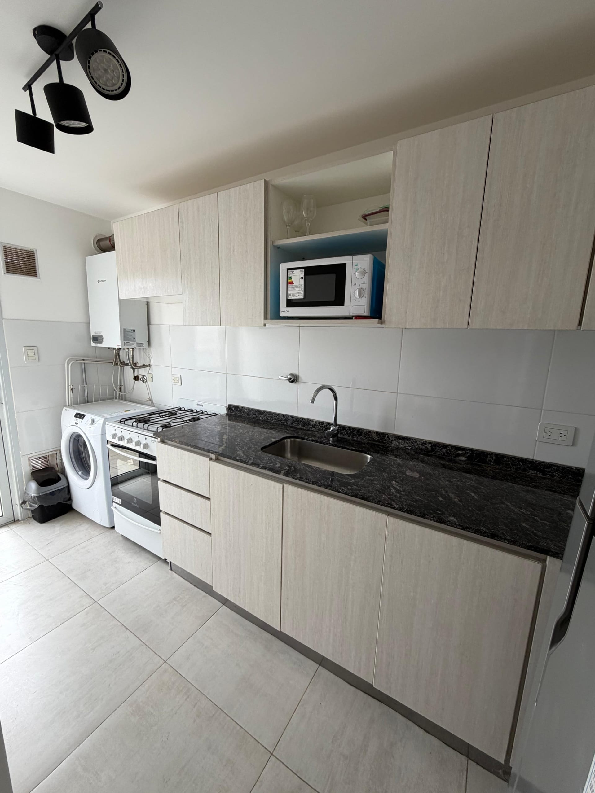 Departamento dúplex en venta de 1 dormitorio sobre calle Ambrosio Olmos 836 mueble de cocina