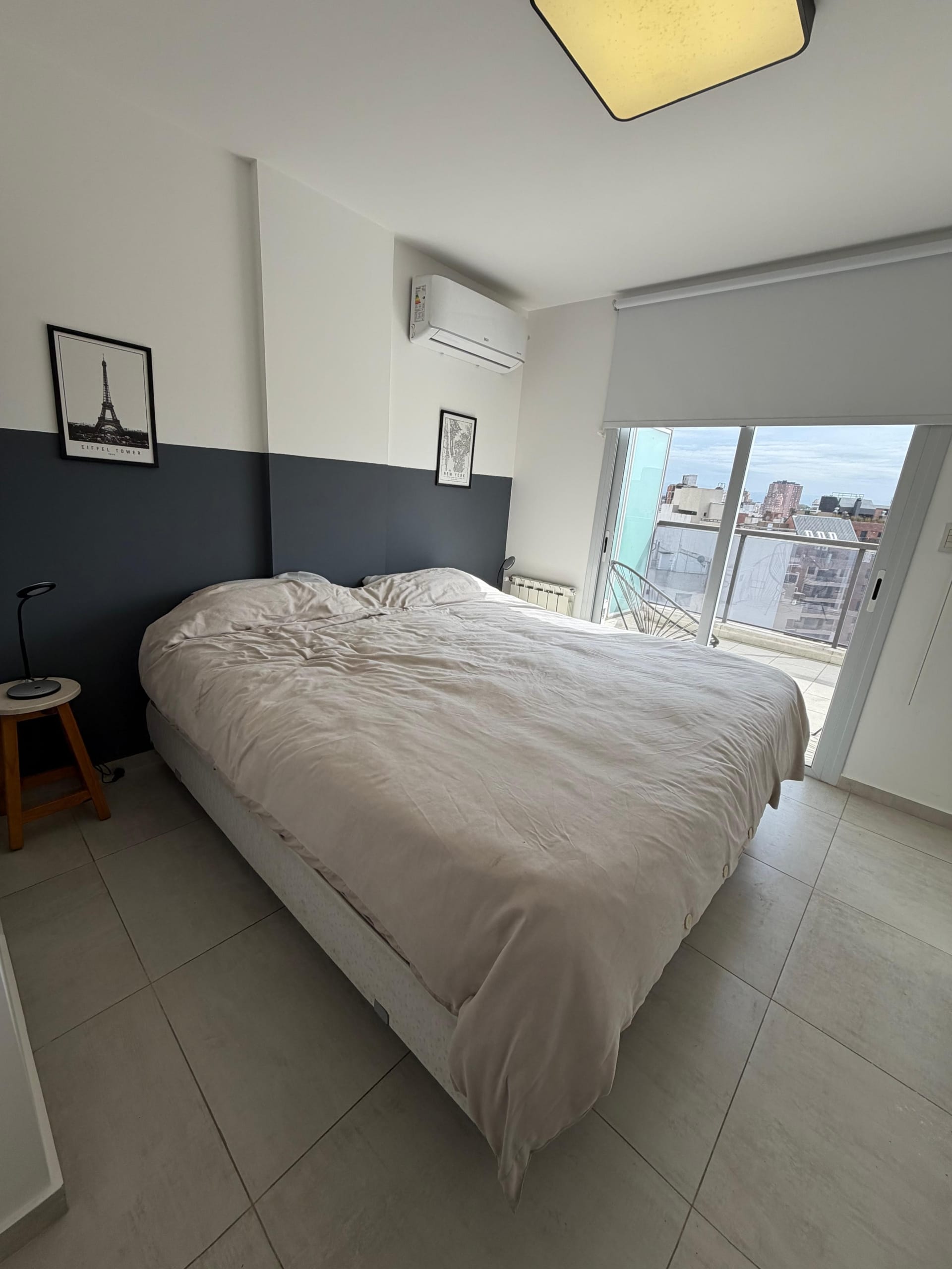 Departamento dúplex en venta de 1 dormitorio sobre calle Ambrosio Olmos 836 vista ventana dormitorio