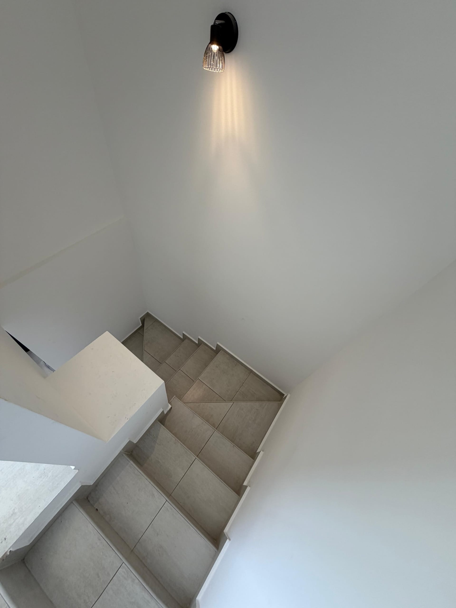 Departamento dúplex en venta de 1 dormitorio sobre calle Ambrosio Olmos 836 vista escalera