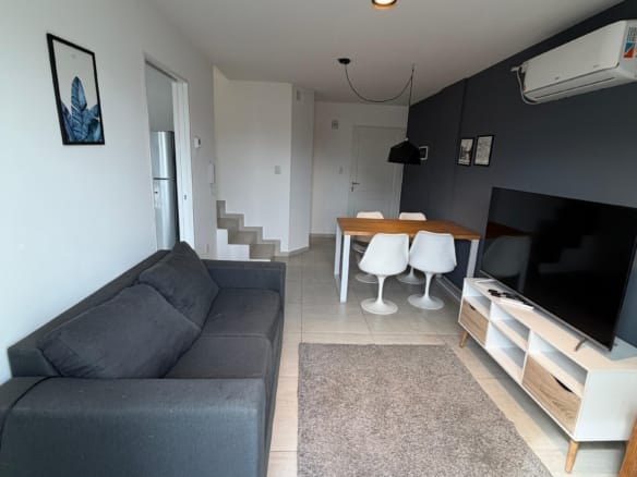 Departamento dúplex en venta de 1 dormitorio sobre calle Ambrosio Olmos 836 vista living