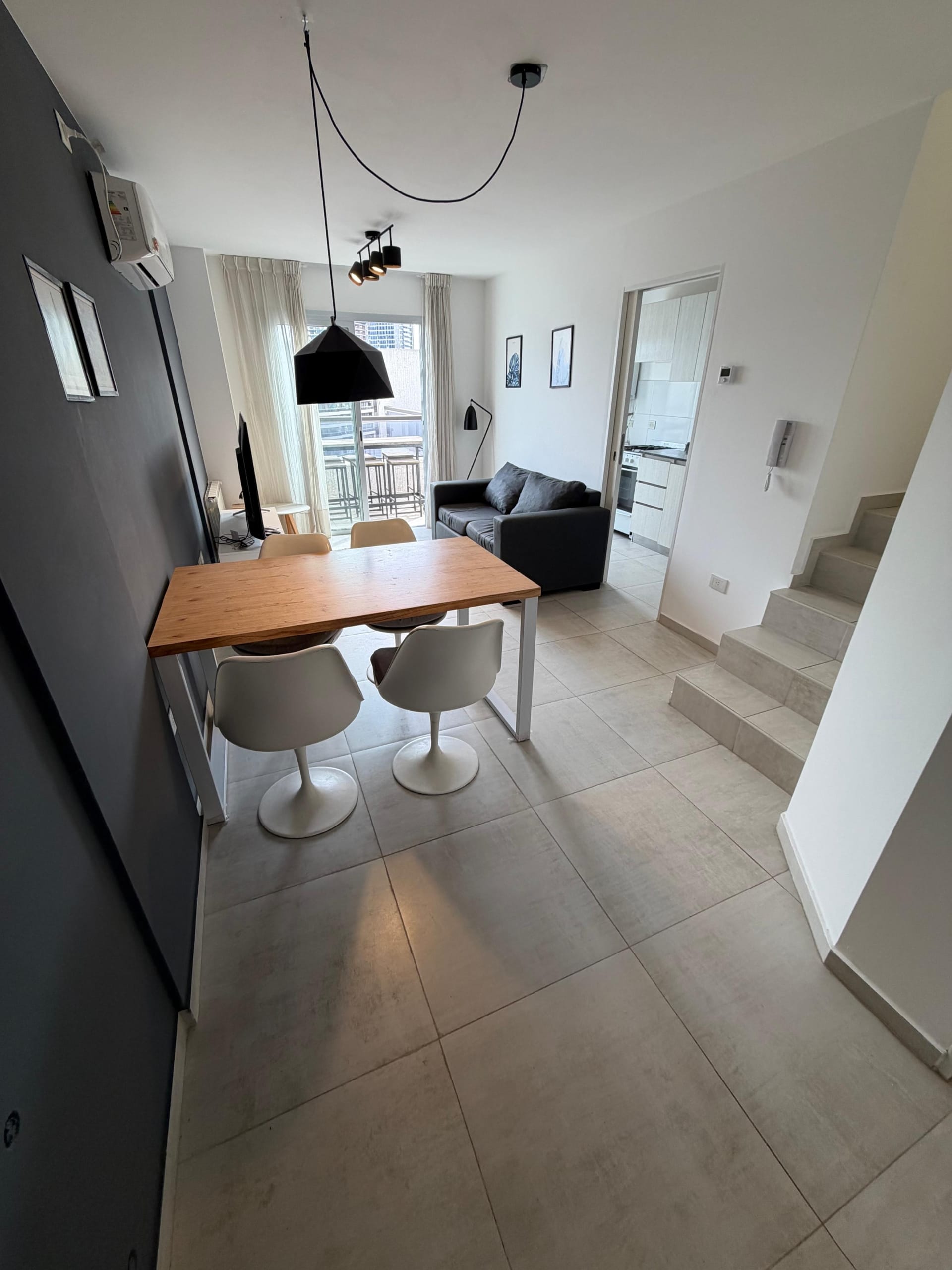 Departamento dúplex en venta de 1 dormitorio sobre calle Ambrosio Olmos 836 vista comedor
