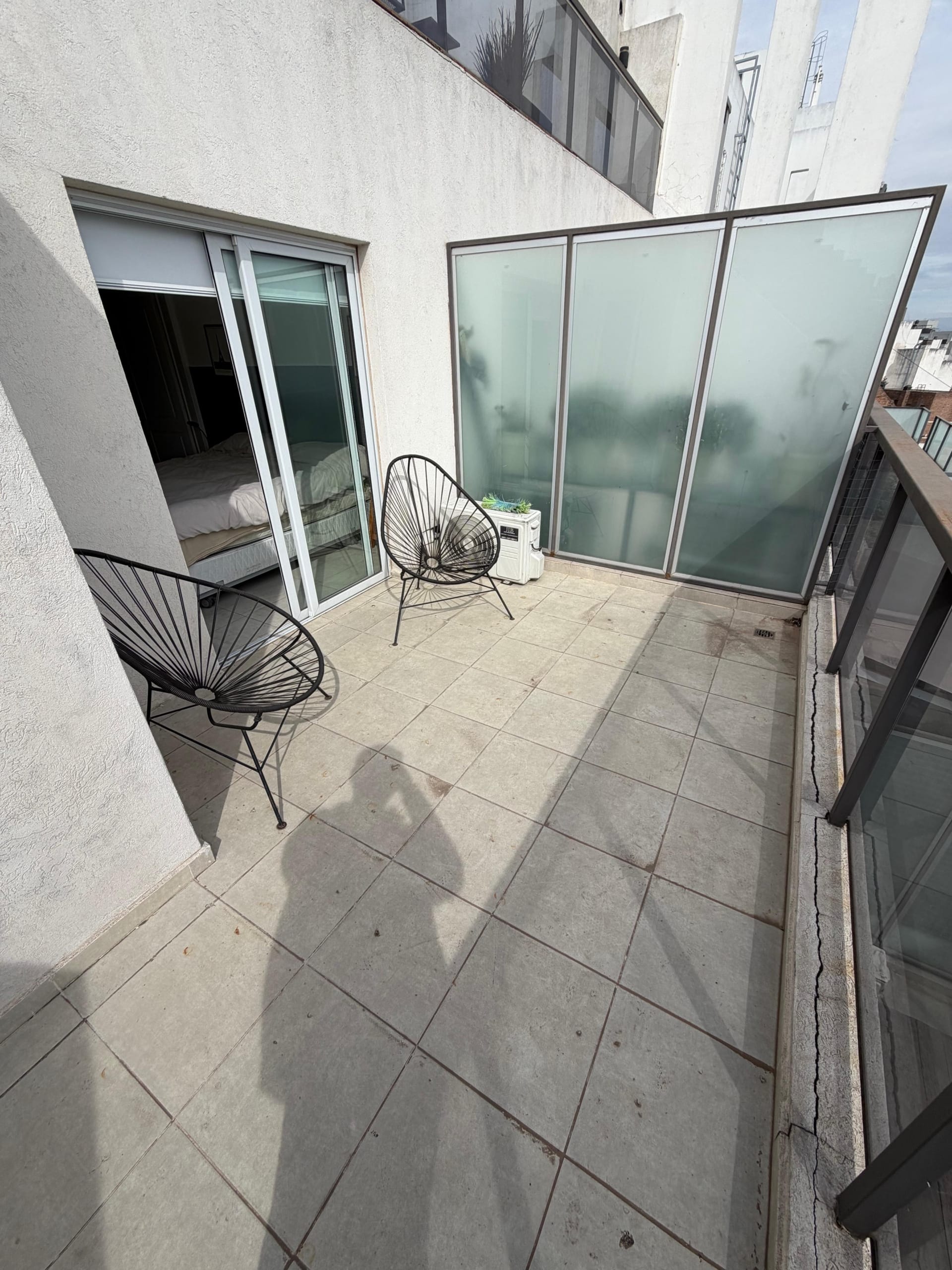 Departamento dúplex en venta de 1 dormitorio sobre calle Ambrosio Olmos 836 vista terraza salida dormitorio