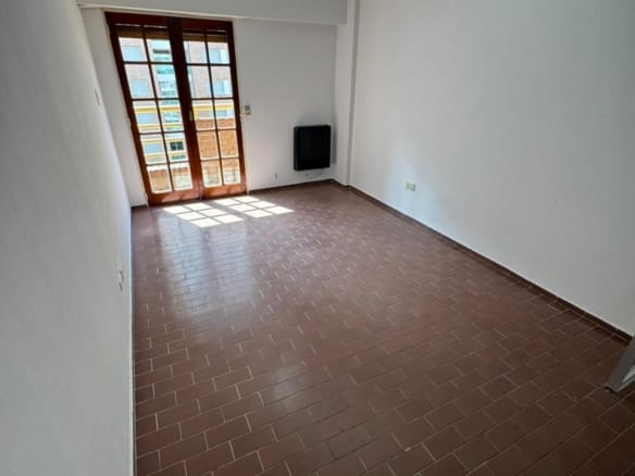 Departamento en venta de 2 dormitorios en calle Paraná 624 de barrio Nueva Córdoba de la ciudad de Córdoba, living comedor con balcon, vende Carrizo Congin inmobiliaria