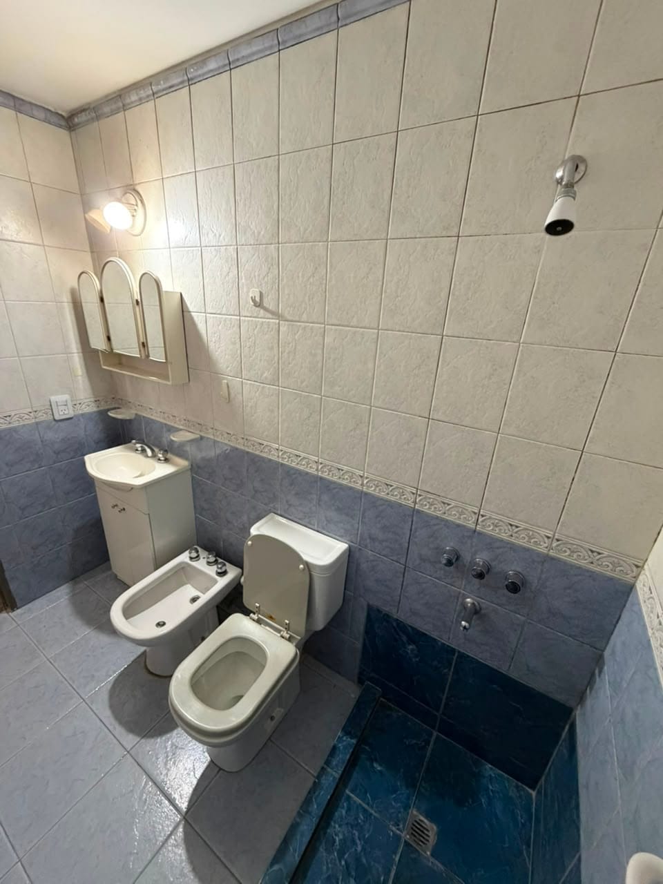 Departamento de 2 dormitorios en venta en calle ituzaingó 594 de barrio Nueva Córdoba, baño con ducha, vende Carrizo Congin Inmobiliaria