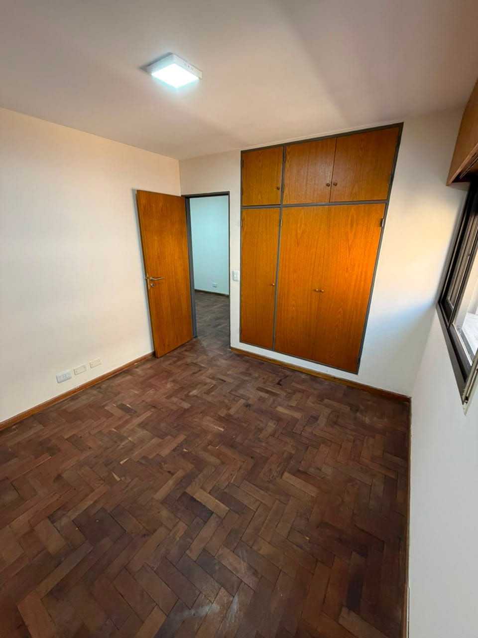 Departamento de 2 dormitorios en venta en calle ituzaingó 594 de barrio Nueva Córdoba, dormitorio amplio, vende Carrizo Congin Inmobiliaria