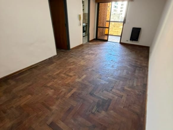 Departamento de 2 dormitorios en venta en calle ituzaingó 594 de barrio Nueva Córdoba, Living comedor vista a balcón, vende Carrizo Congin Inmobiliaria