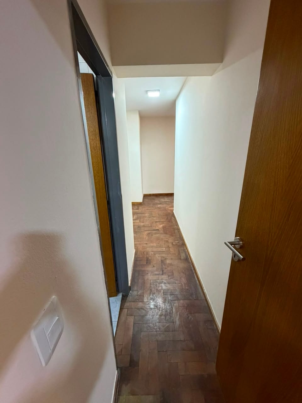 Departamento de 2 dormitorios en venta en calle ituzaingó 594 de barrio Nueva Córdoba, pasillo, vende Carrizo Congin Inmobiliaria