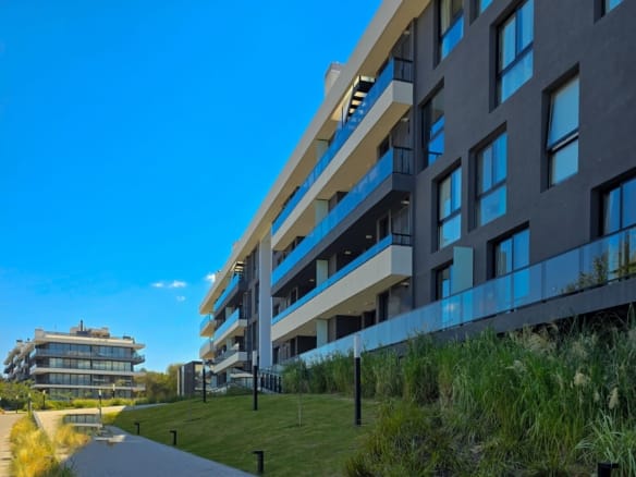 Fachada exterior torre Greenpark desarrollo en zona norte en valle escondido de la ciudad de cordoba en preventa comercializa Carrizo Congin Inmobiliaria