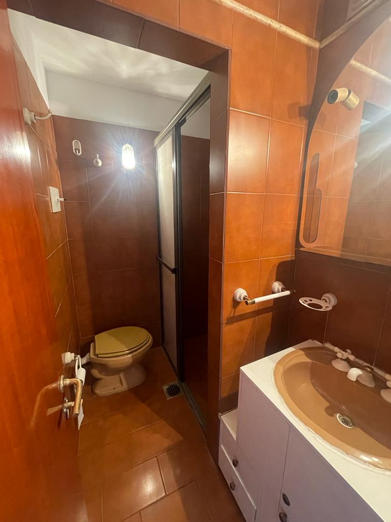 Piso en venta de 3 dormitorios con cuarto de servicio y cochera en Avenida Poeta Lugones 142, Barrio Nueva Córdoba, baño, en venta por Carrizo Congin Inmobiliaria
