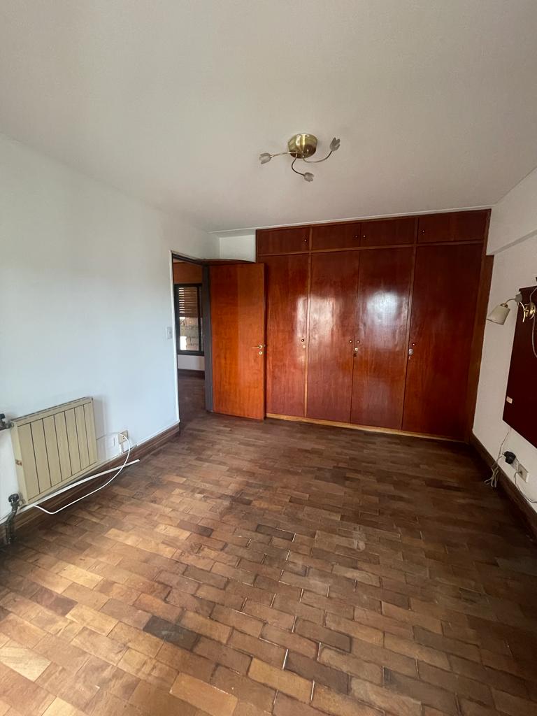 Piso en venta de 3 dormitorios con cuarto de servicio y cochera en Avenida Poeta Lugones 142, Barrio Nueva Córdoba, dormitorio secundario, en venta por Carrizo Congin Inmobiliaria