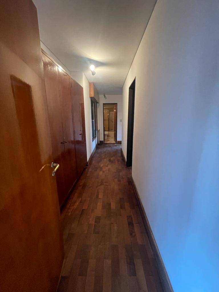 Piso en venta de 3 dormitorios con cuarto de servicio y cochera en Avenida Poeta Lugones 142, Barrio Nueva Córdoba, pasillo, en venta por Carrizo Congin Inmobiliaria