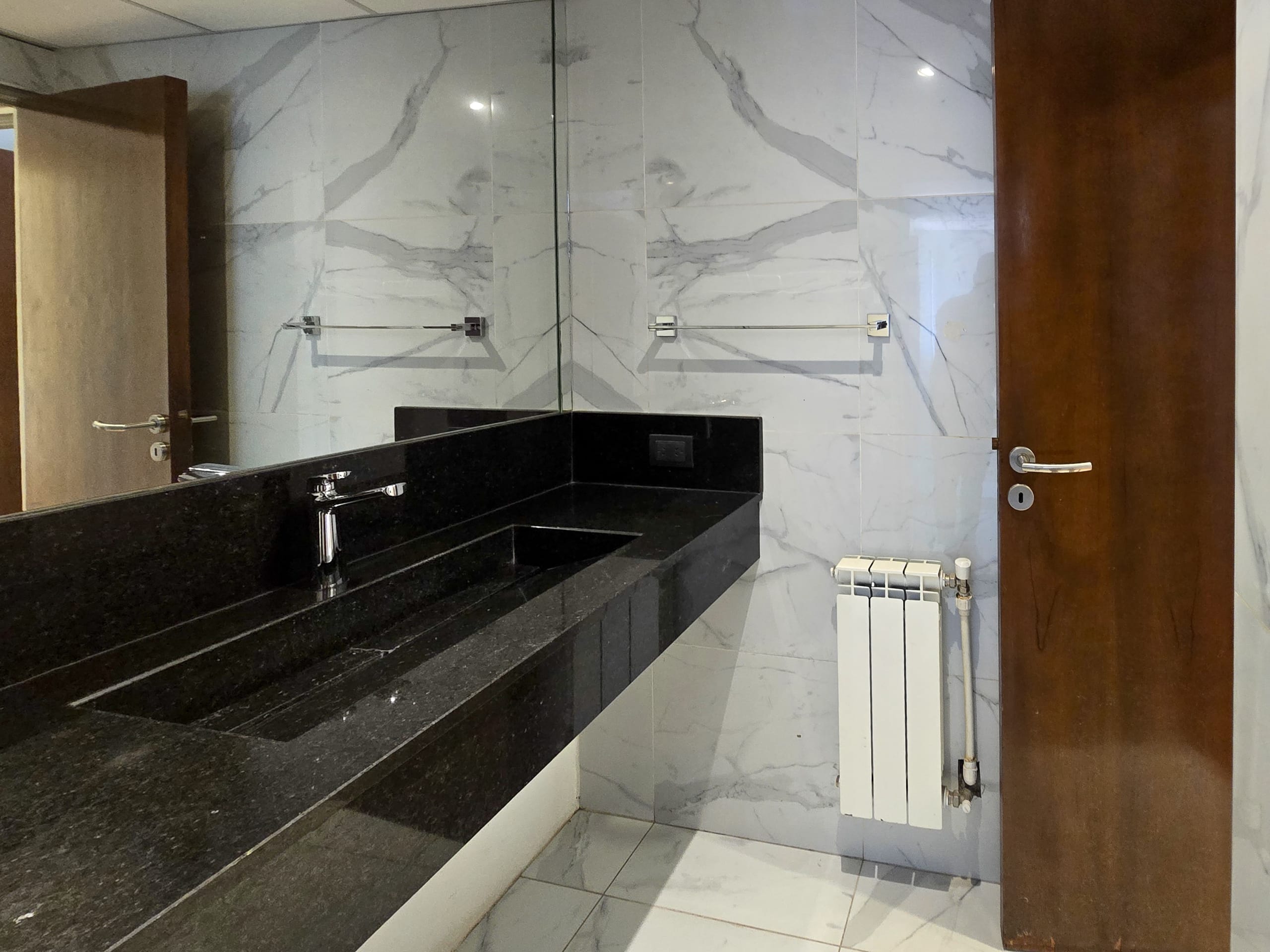 Baño departamento en venta chacabuco 540 Nueva Córdoba Carrizo Congin Inmobiliaria