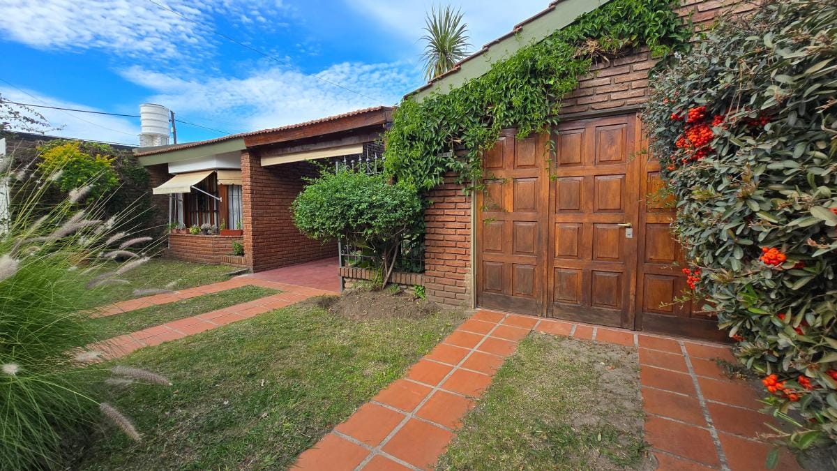 Portón garage cerrado casa en venta en barrio Bajo Palermo de la ciudad de Córdoba