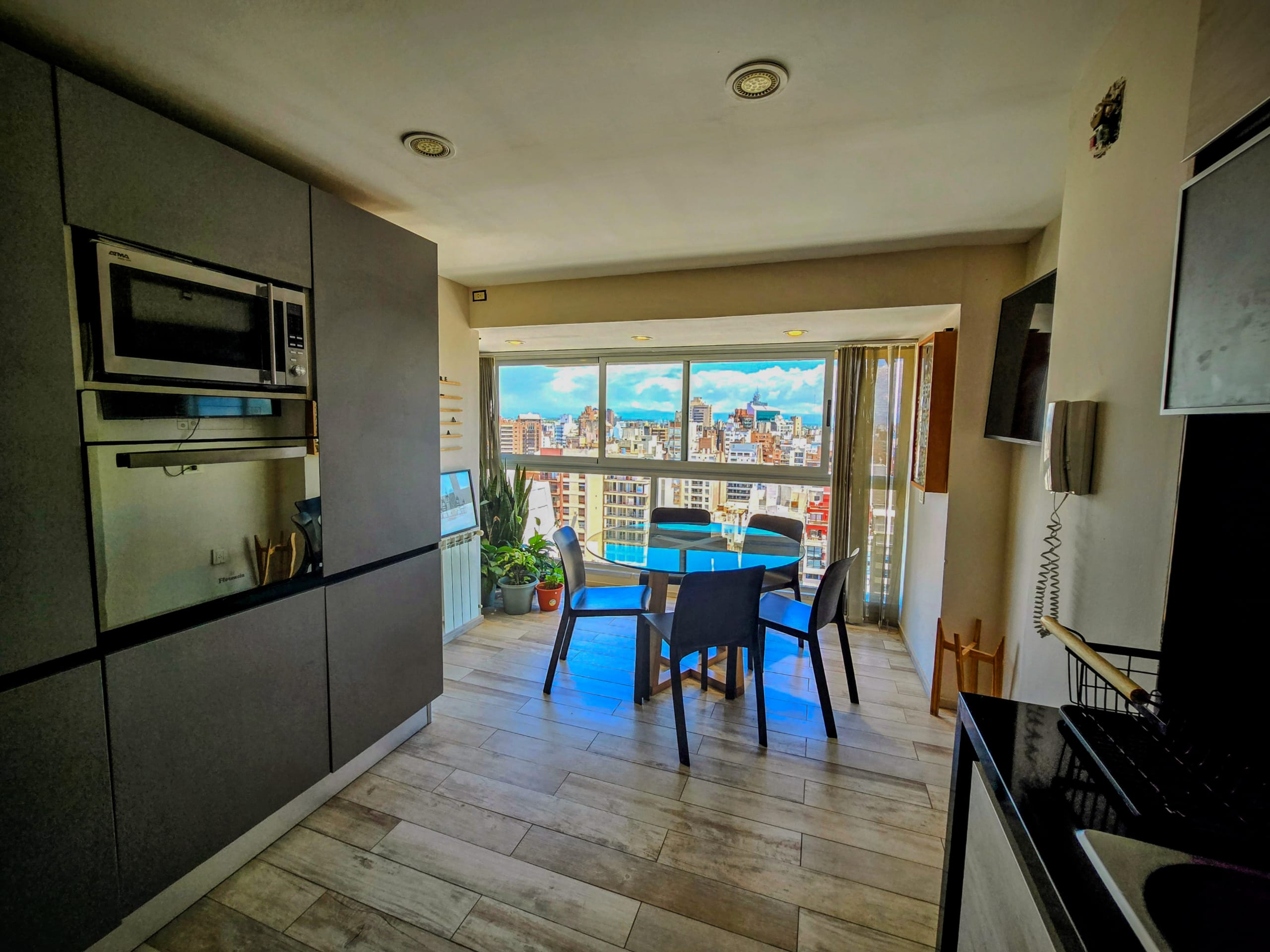 Cocina comedor departamento en venta chacabuco 540 Nueva Córdoba Carrizo Congin Inmobiliaria