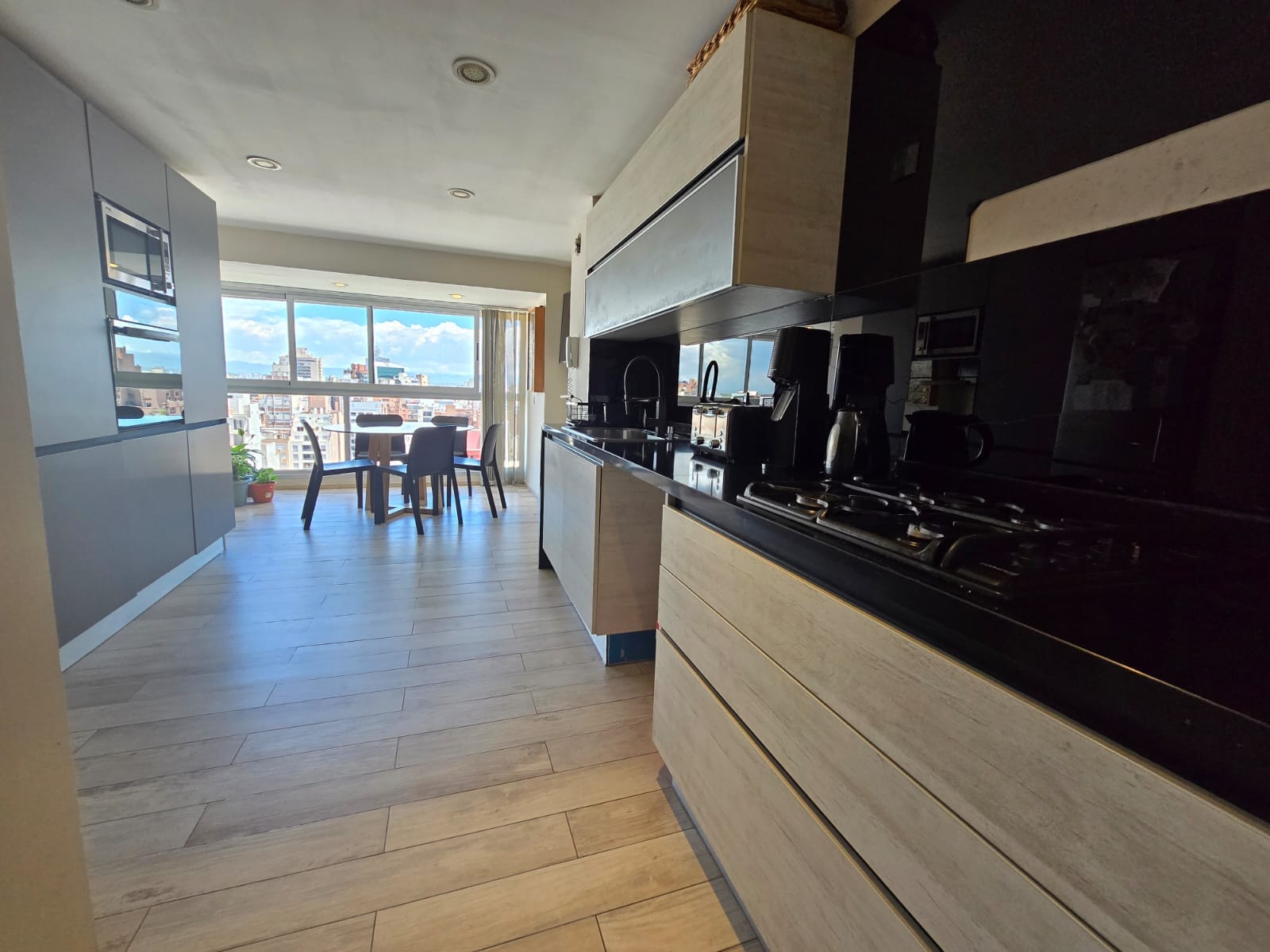 Cocina departamento en venta chacabuco 540 Nueva Córdoba Carrizo Congin Inmobiliaria