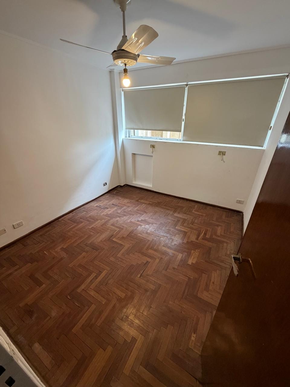 Dormitorio secundario en departamento en venta de tres dormitorios con cochera frente a Plaza España en Nueva Córdoba de la ciudad de Córdoba sobre Hipólito Yrigoyen 582 piso11 vende Carrizo Congin Inmobiliaria