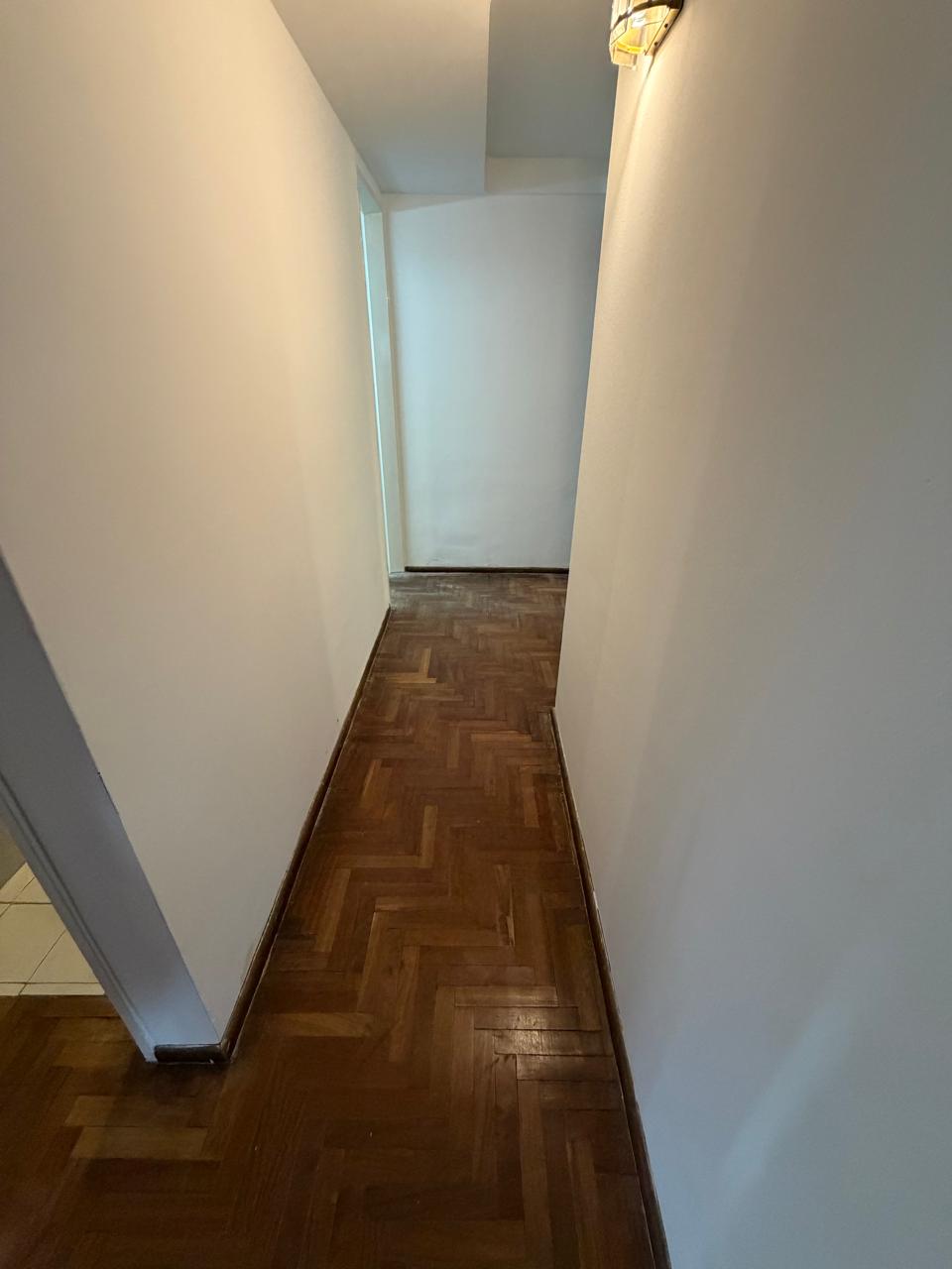 Pasillo en departamento en venta de tres dormitorios con cochera frente a Plaza España en Nueva Córdoba de la ciudad de Córdoba sobre Hipólito Yrigoyen 582 piso11 vende Carrizo Congin Inmobiliaria