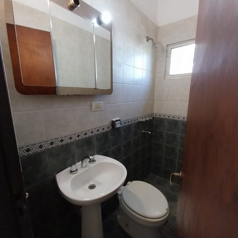 casa alquiler 3 dormitorios zona norte recta martinoli barrio la salle córdoba baño en zona, alquila Carrizo Congin Inmobiliaria