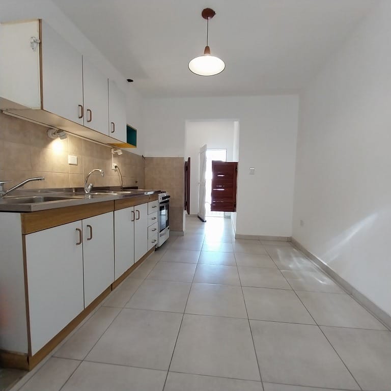 casa alquiler 3 dormitorios zona norte recta martinoli barrio la salle córdoba cocina ingreso, alquila Carrizo Congin Inmobiliaria
