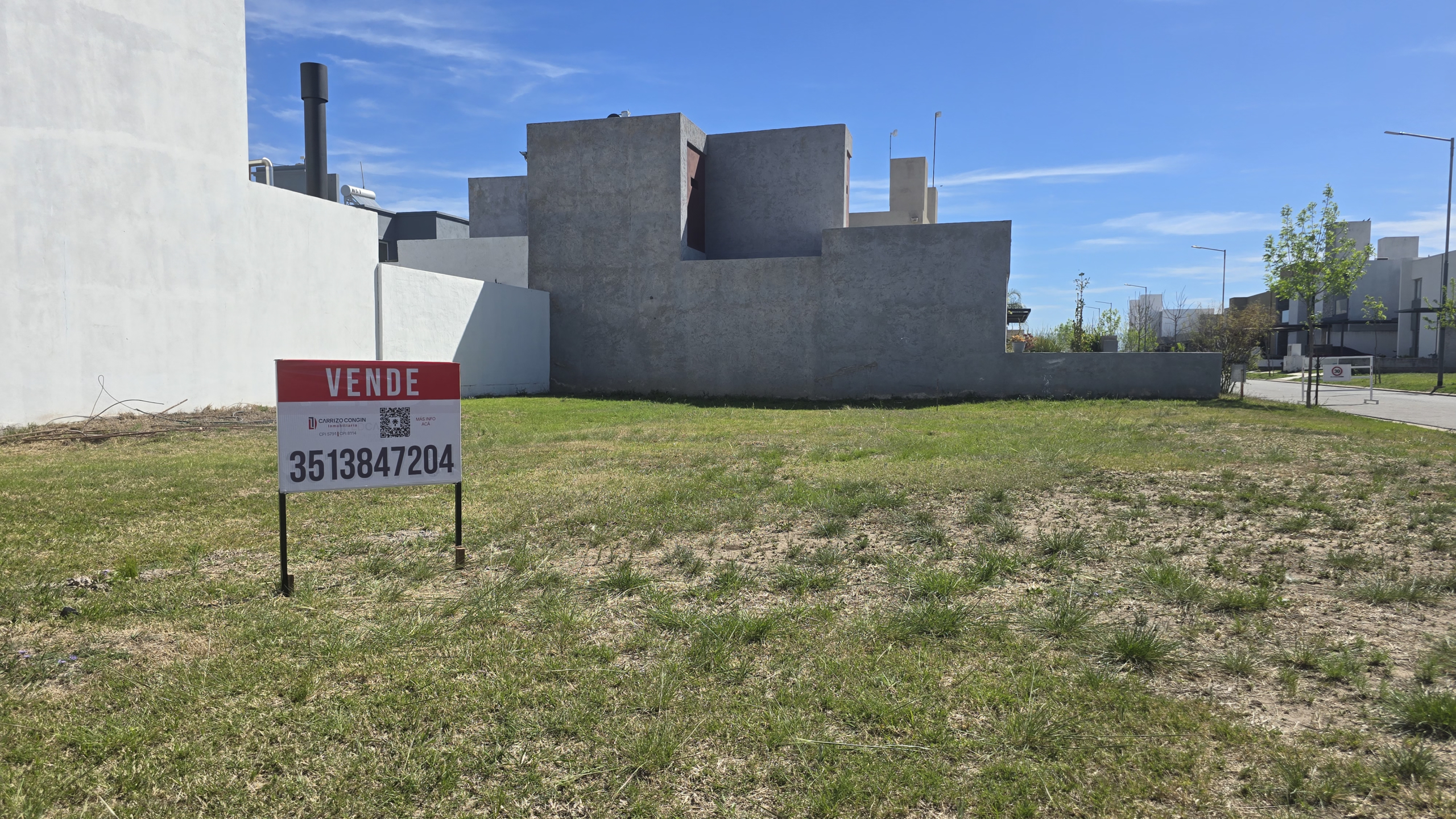 Lote esquina en venta en barrio cerrado San Ignacio Villa ubicado en zona sur de la ciudad de Córdoba, vendido por Carrizo Congin, angulo 2