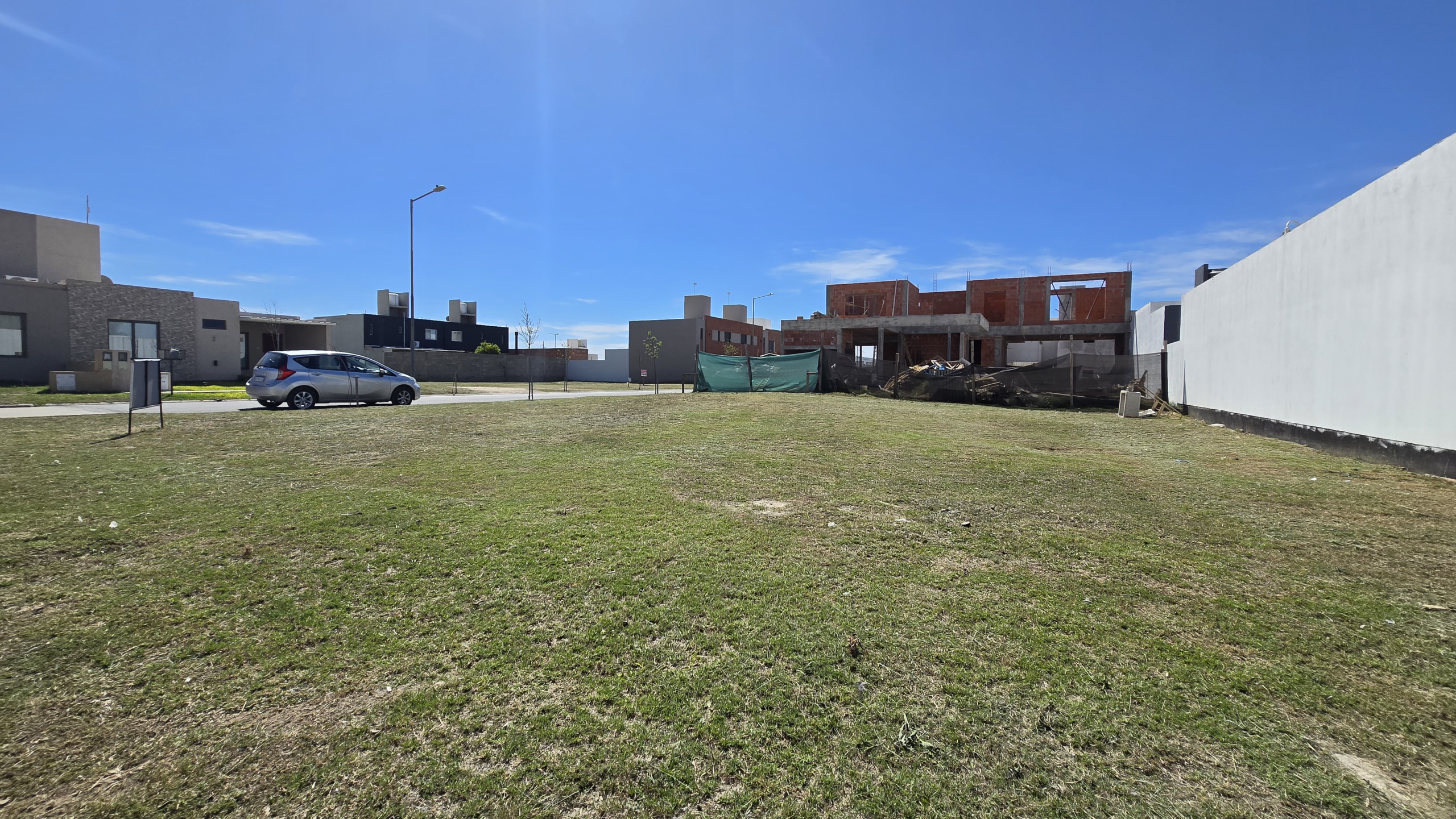 Lote esquina en venta en barrio cerrado San Ignacio Villa ubicado en zona sur de la ciudad de Córdoba, vendido por Carrizo Congin, angulo 5