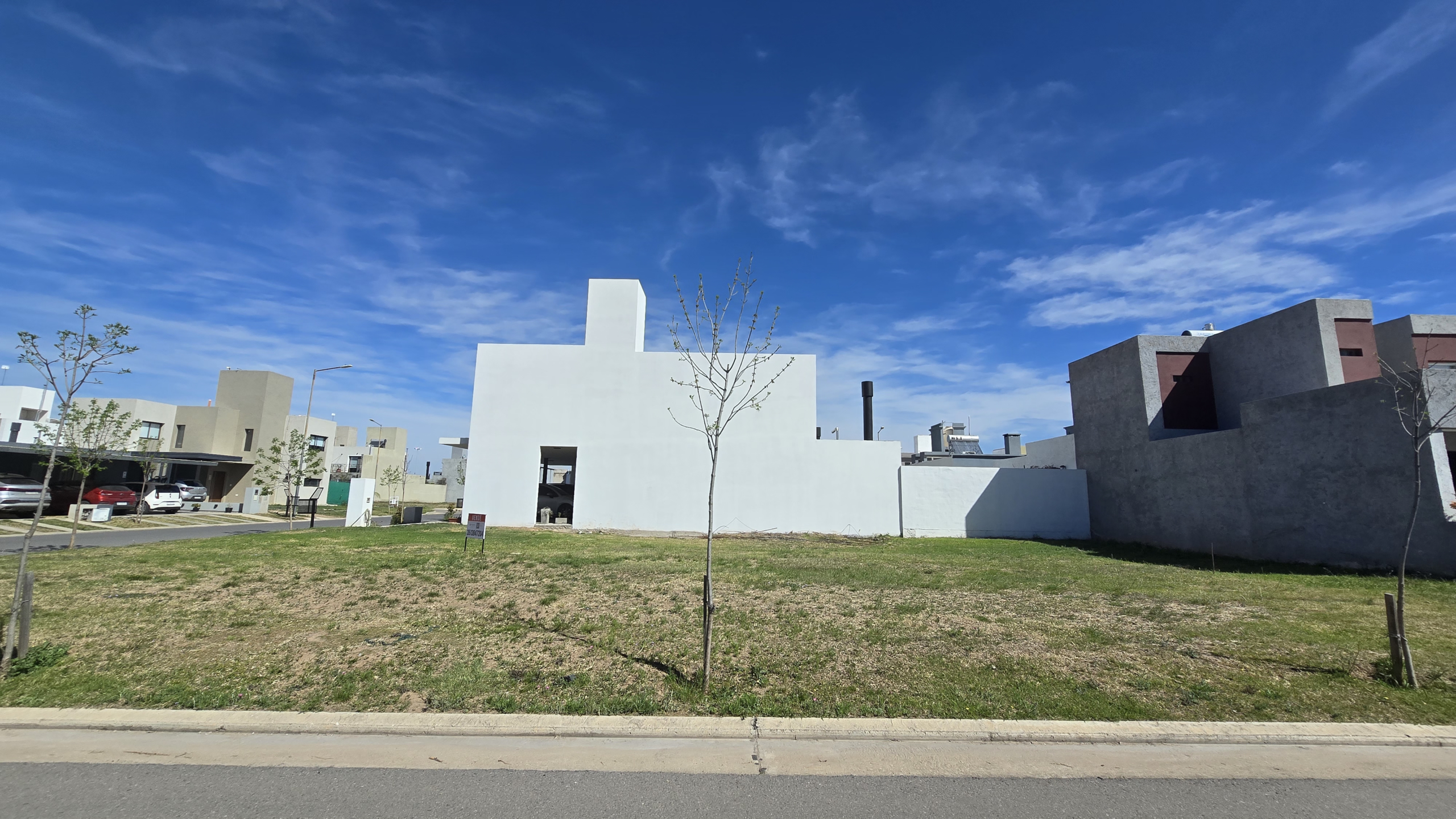 Lote esquina en venta en barrio cerrado San Ignacio Villa ubicado en zona sur de la ciudad de Córdoba, vendido por Carrizo Congin, angulo 5