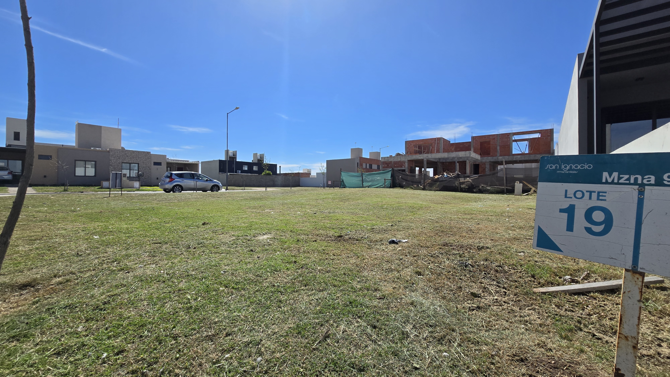 Lote esquina en venta en barrio cerrado San Ignacio Villa ubicado en zona sur de la ciudad de Córdoba, vendido por Carrizo Congin, angulo 3