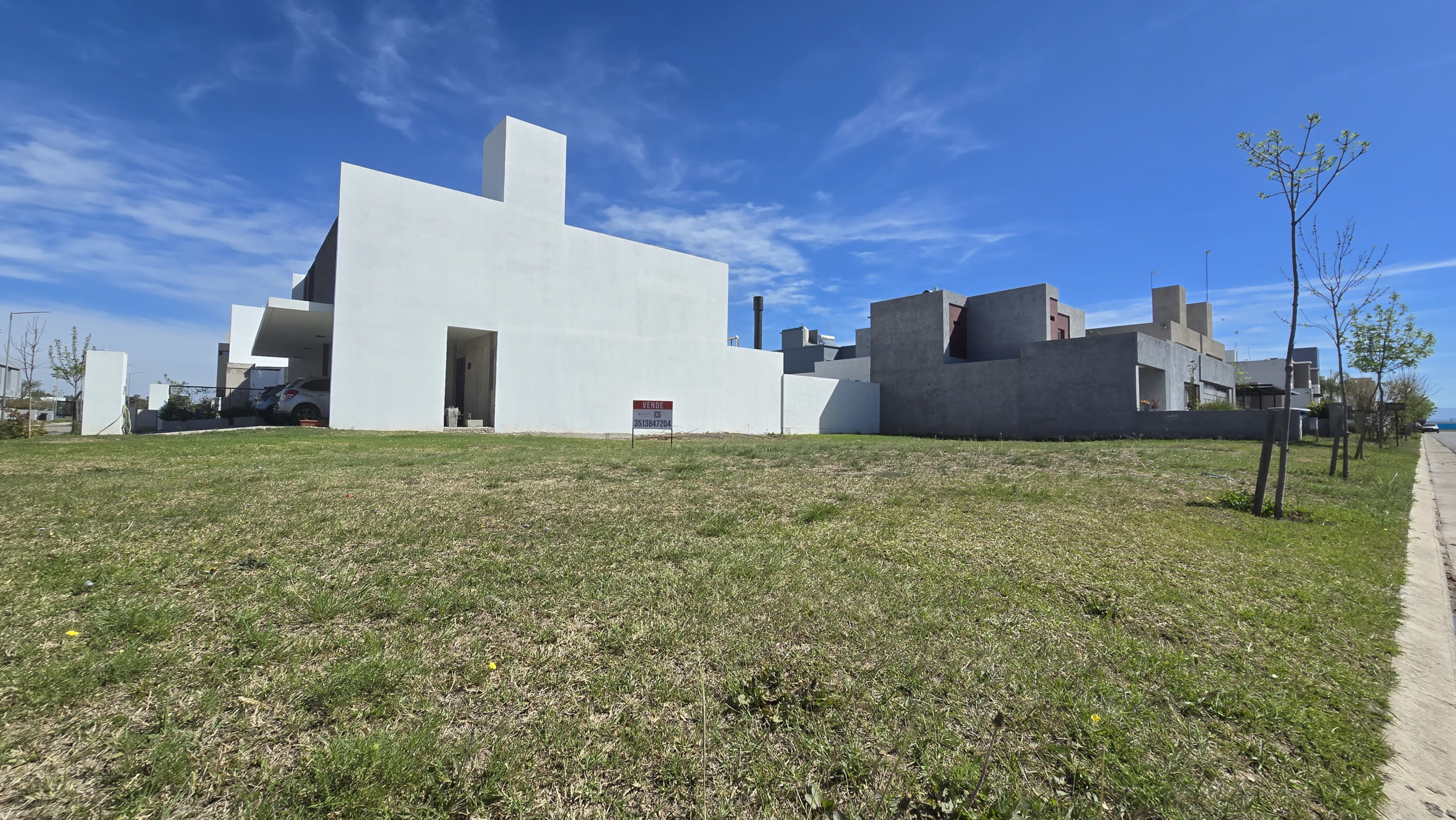 Lote esquina en venta en barrio cerrado San Ignacio Villa ubicado en zona sur de la ciudad de Córdoba, vendido por Carrizo Congin, angulo 1