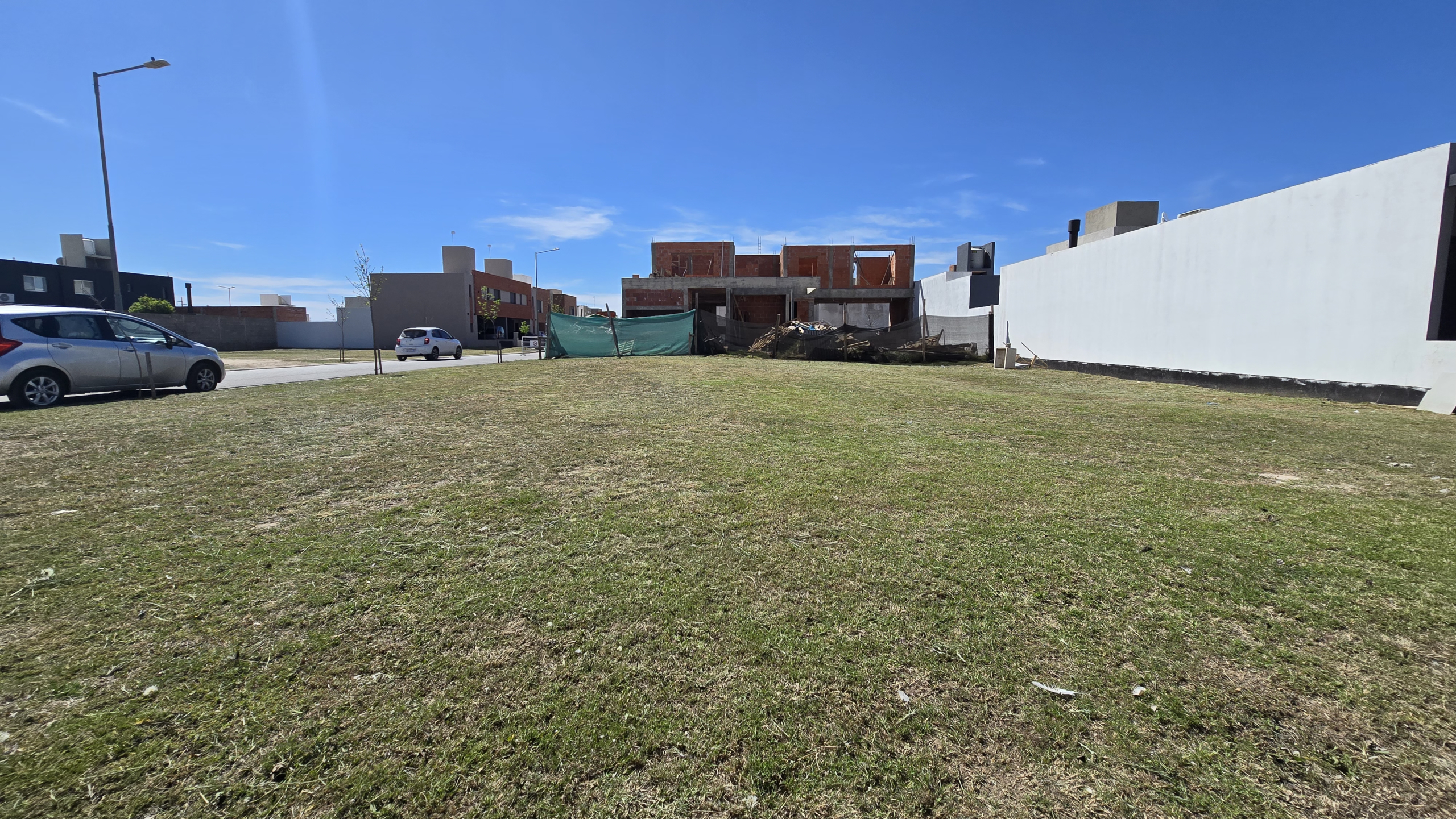 Lote esquina en venta en barrio cerrado San Ignacio Villa ubicado en zona sur de la ciudad de Córdoba, vendido por Carrizo Congin, angulo 2